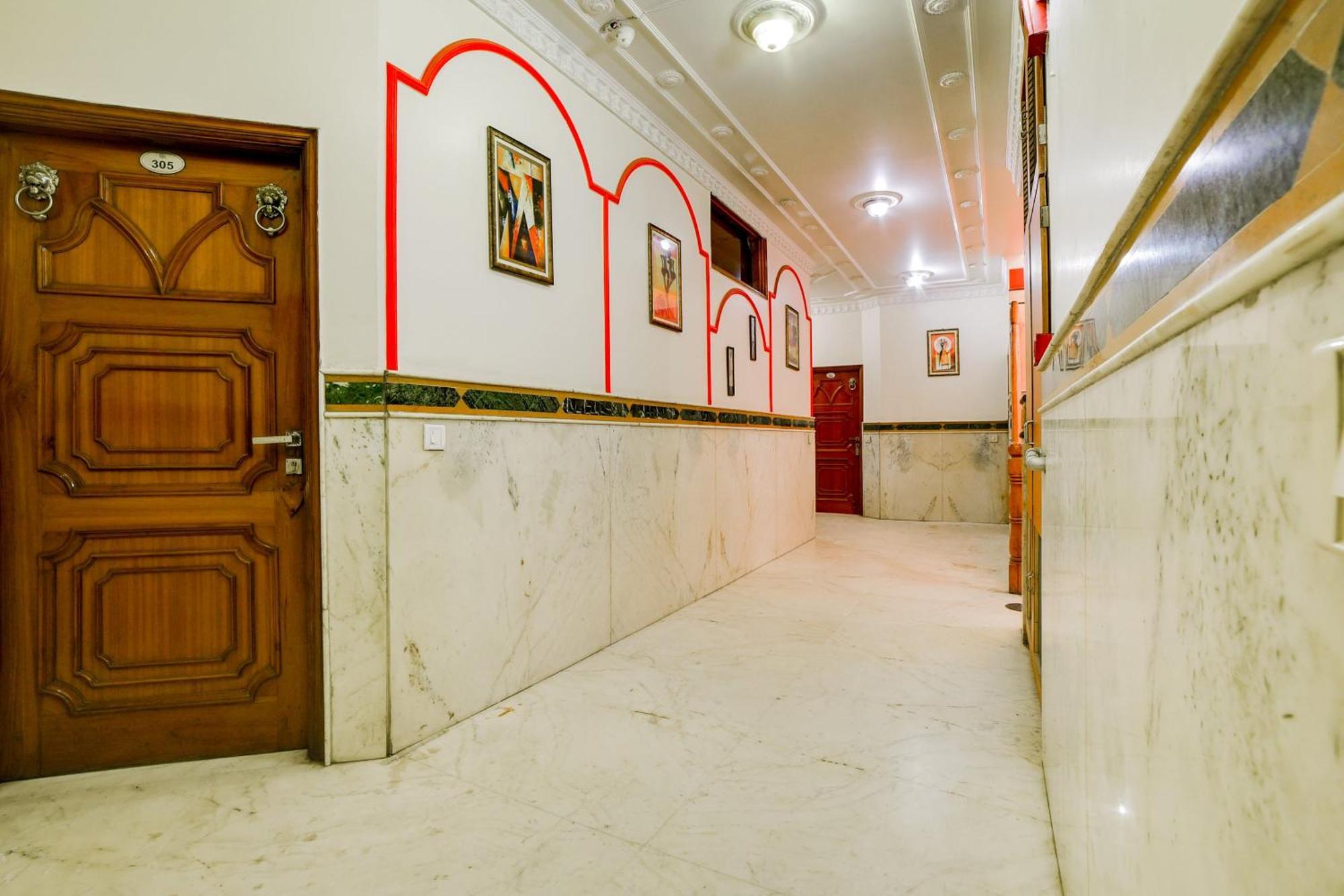 Capital O 7135 Hotel Blue Sapphire New Delhi Eksteriør billede