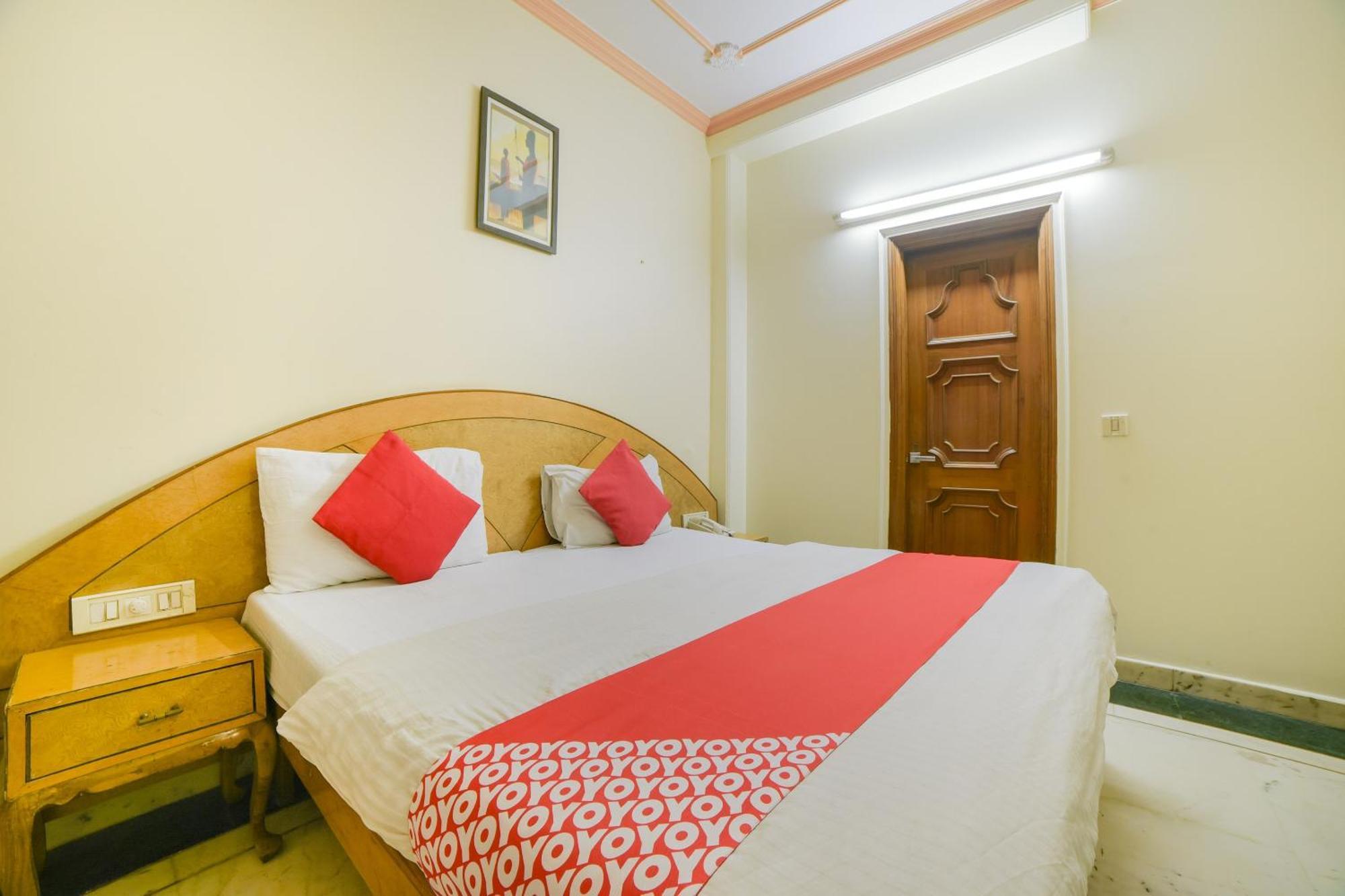 Capital O 7135 Hotel Blue Sapphire New Delhi Eksteriør billede