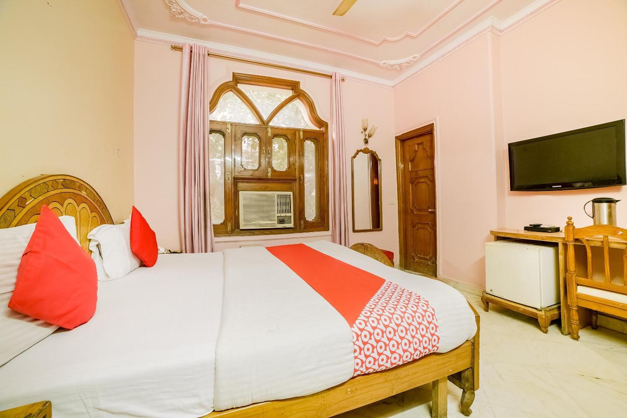 Capital O 7135 Hotel Blue Sapphire New Delhi Eksteriør billede