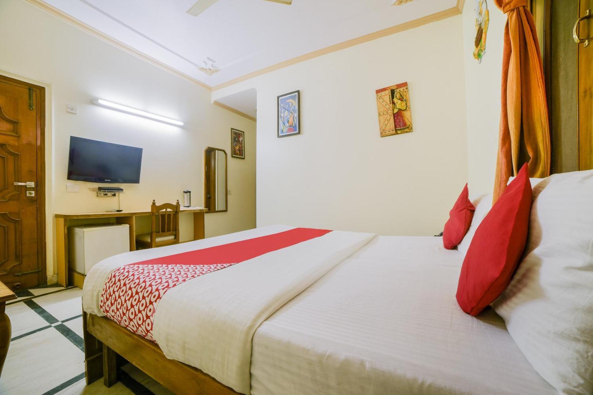 Capital O 7135 Hotel Blue Sapphire New Delhi Eksteriør billede