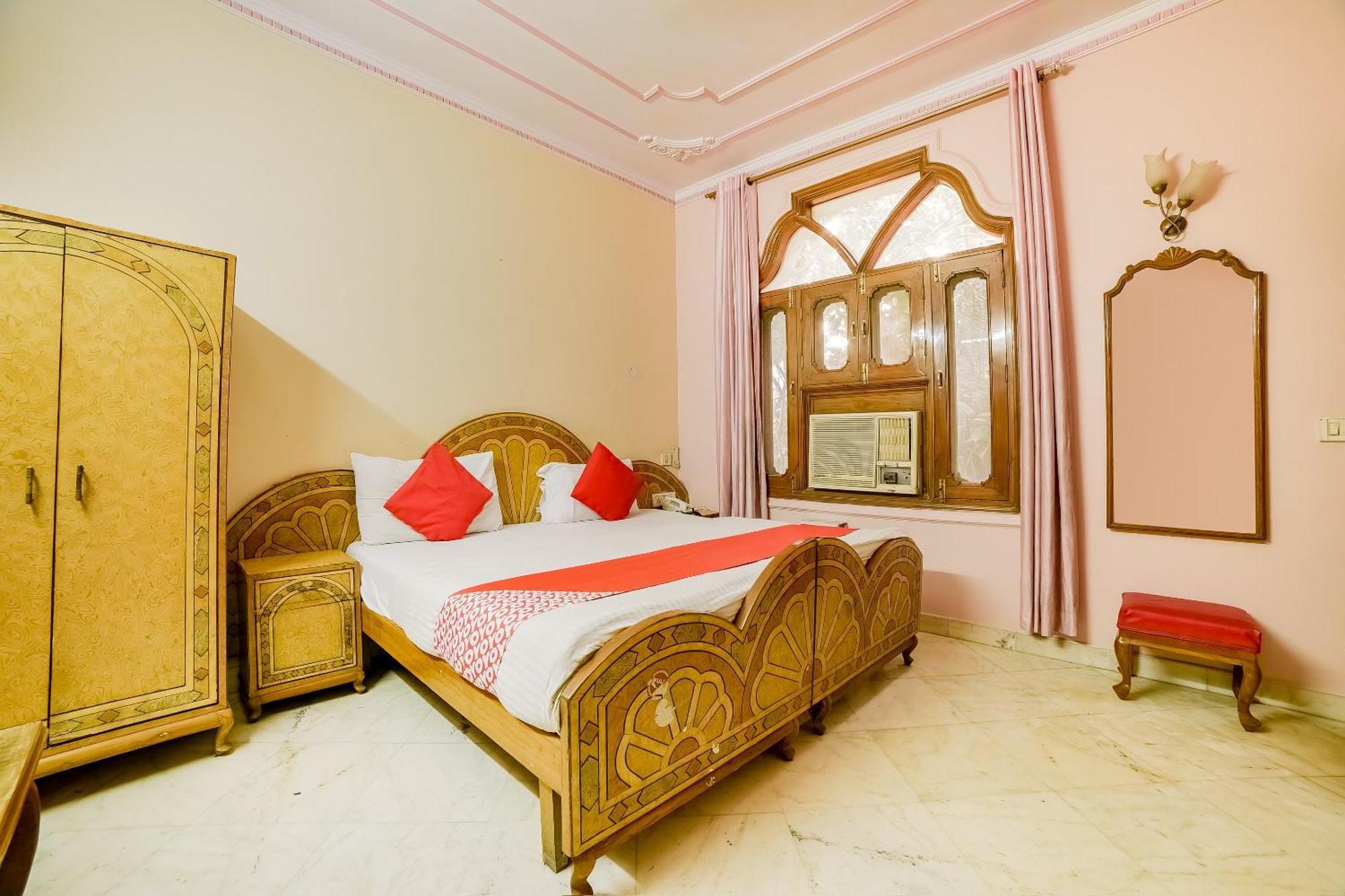 Capital O 7135 Hotel Blue Sapphire New Delhi Eksteriør billede