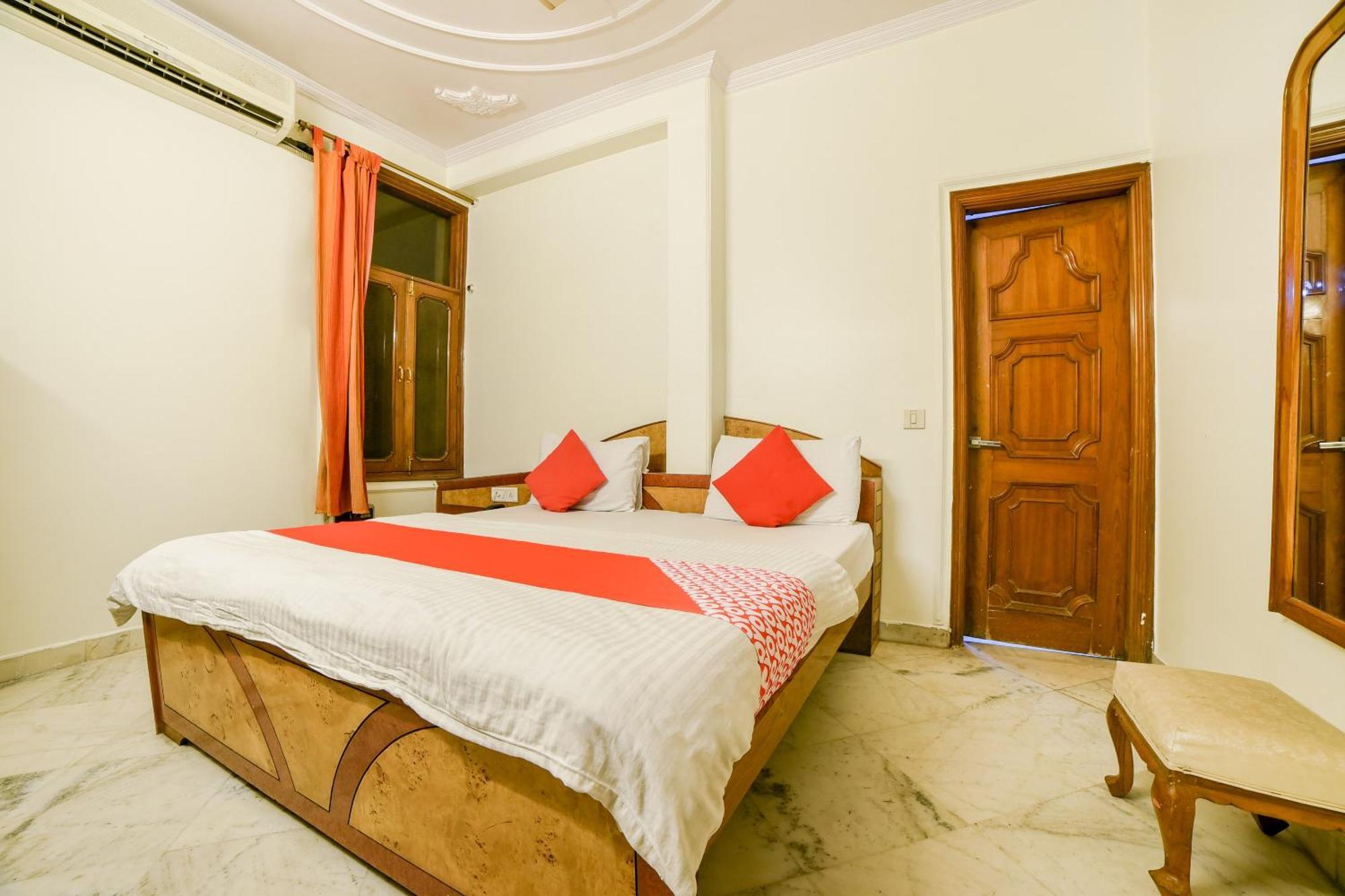 Capital O 7135 Hotel Blue Sapphire New Delhi Eksteriør billede