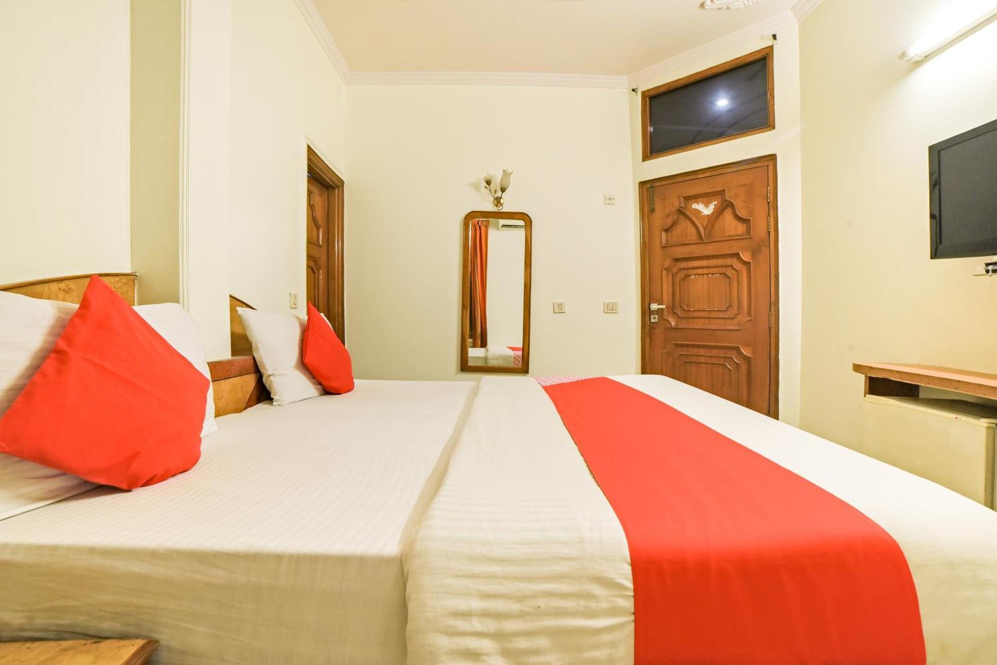 Capital O 7135 Hotel Blue Sapphire New Delhi Eksteriør billede