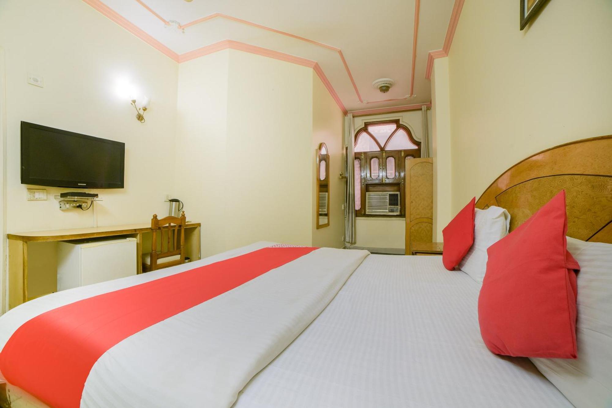 Capital O 7135 Hotel Blue Sapphire New Delhi Eksteriør billede