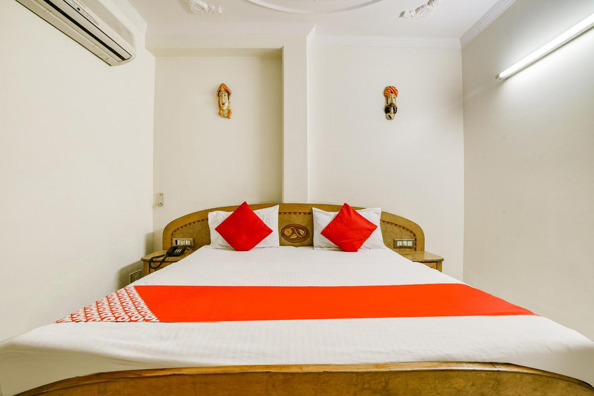 Capital O 7135 Hotel Blue Sapphire New Delhi Eksteriør billede