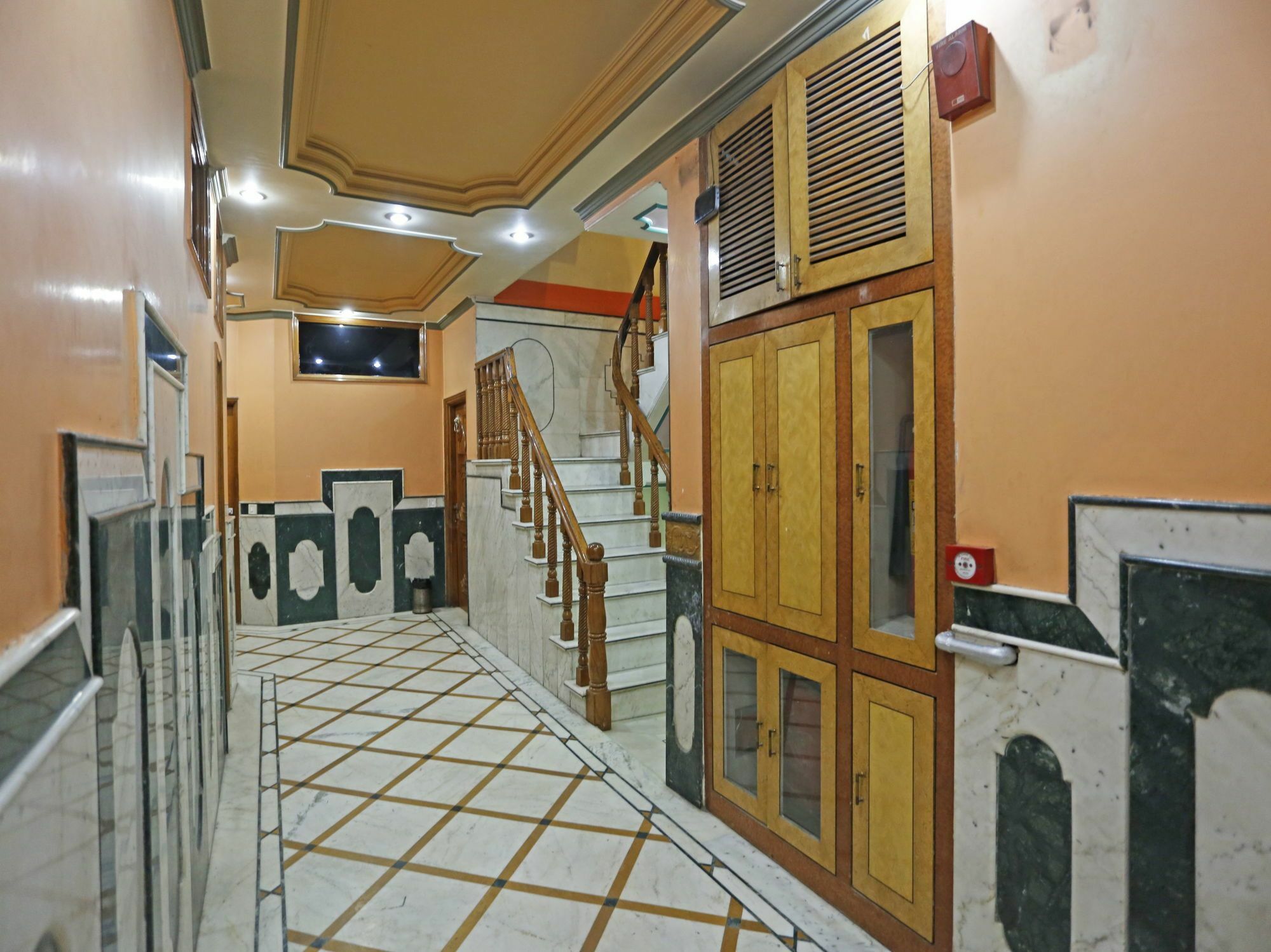Capital O 7135 Hotel Blue Sapphire New Delhi Eksteriør billede